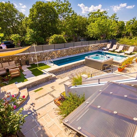 Villa Hrustika - Heated Pool, Jacuzzi & Sauna Gabonjin ภายนอก รูปภาพ
