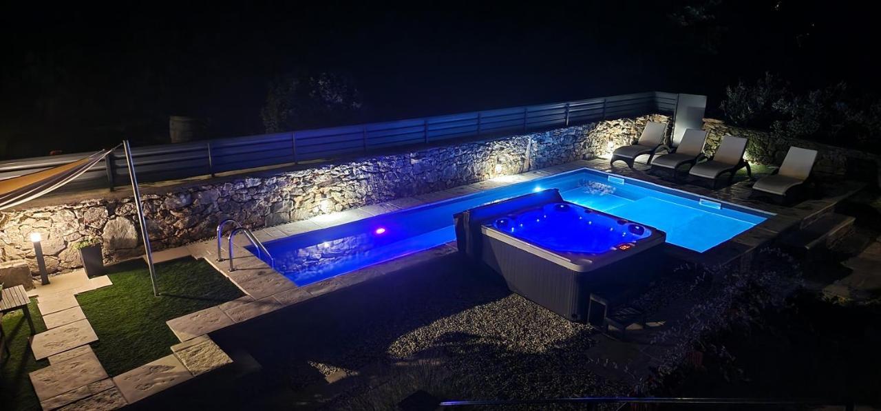 Villa Hrustika - Heated Pool, Jacuzzi & Sauna Gabonjin ภายนอก รูปภาพ