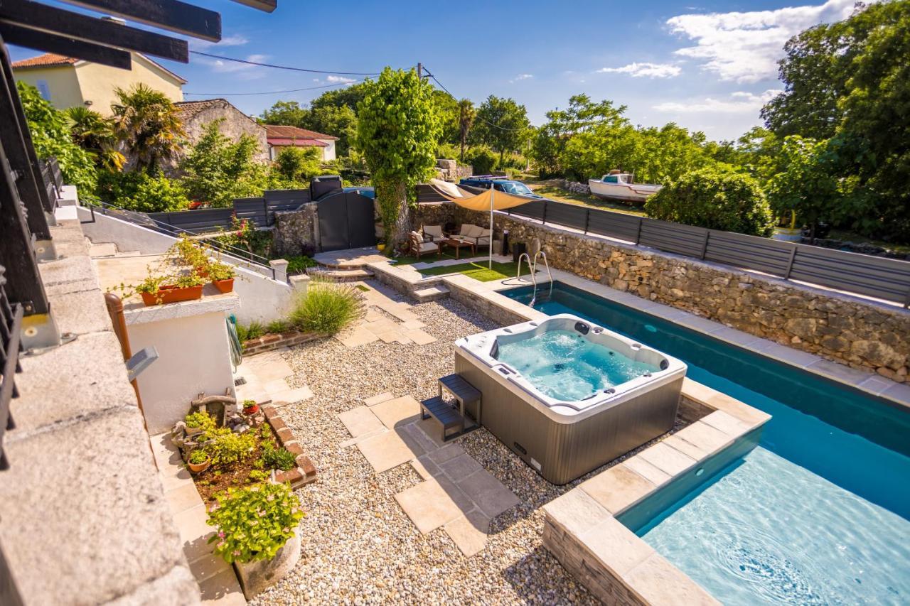 Villa Hrustika - Heated Pool, Jacuzzi & Sauna Gabonjin ภายนอก รูปภาพ