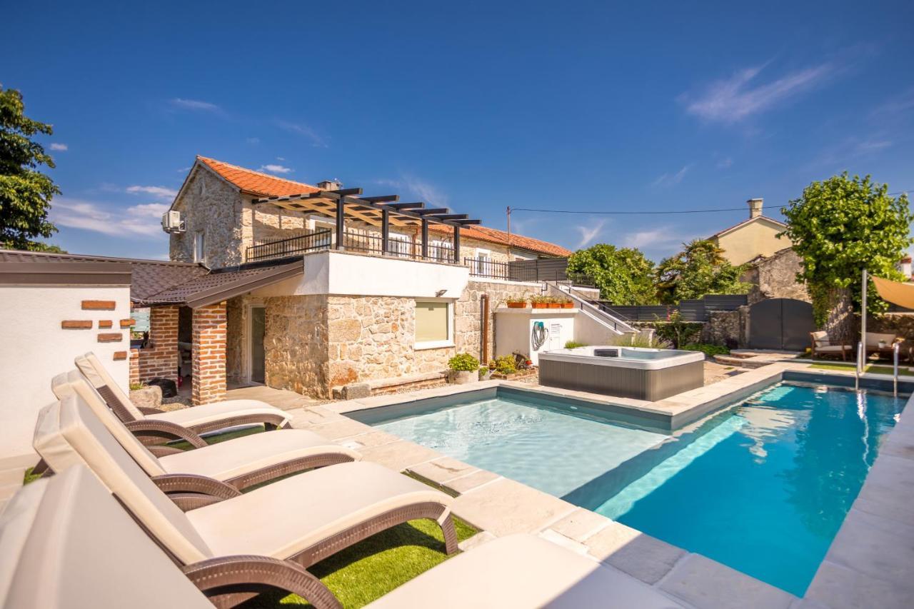 Villa Hrustika - Heated Pool, Jacuzzi & Sauna Gabonjin ภายนอก รูปภาพ