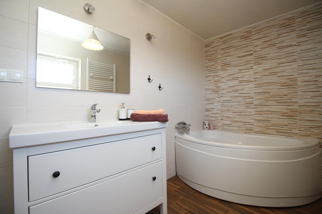 Villa Hrustika - Heated Pool, Jacuzzi & Sauna Gabonjin ภายนอก รูปภาพ