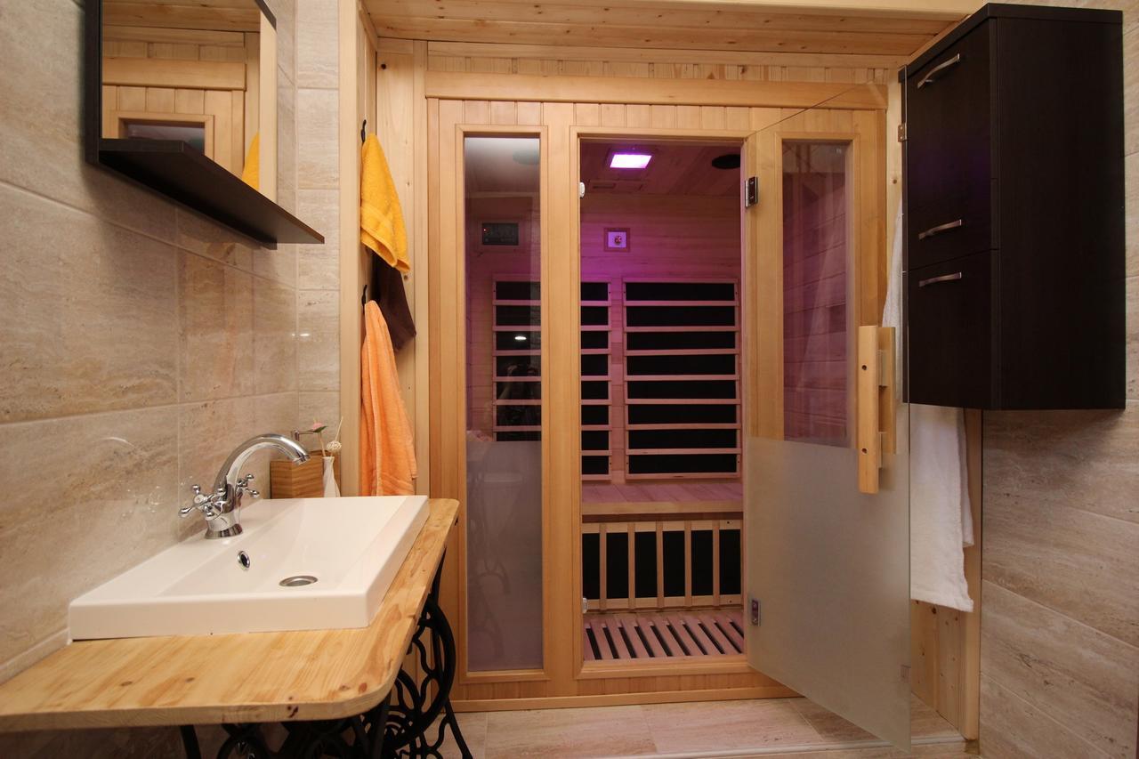 Villa Hrustika - Heated Pool, Jacuzzi & Sauna Gabonjin ภายนอก รูปภาพ